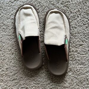 Men’s casual Sanuk sandals size 9.